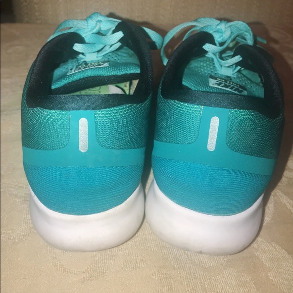 Nike Teal Ombré Free-Run Sneaker (size 7.5) - Picture 3 of 4